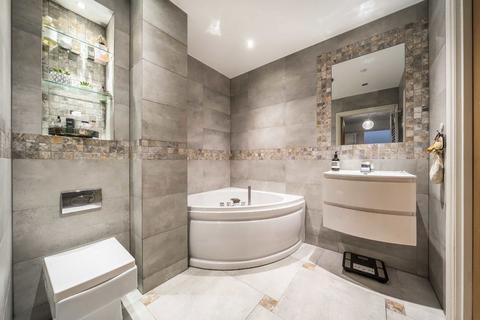 2 bedroom flat for sale, Welmar Mews, London SW4