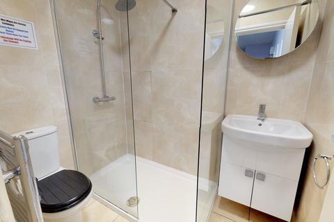 5 bedroom flat share to rent, 4B North Friary House