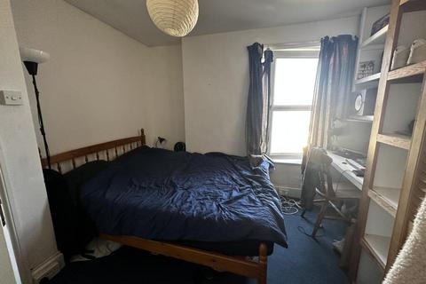4 bedroom house share to rent, 9 Patna Place  TFF