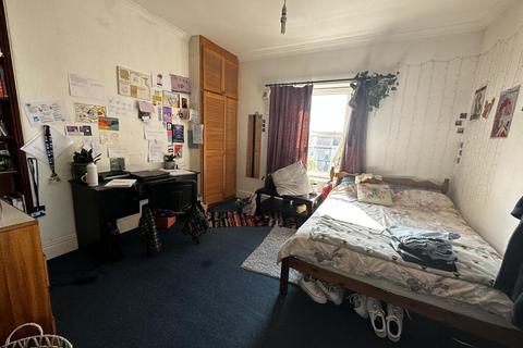 4 bedroom house share to rent, 9 Patna Place  TFF