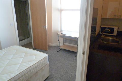 Studio to rent, 37 Cattedown Studio 13