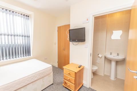 Studio to rent, 37 Cattedown Studio 13