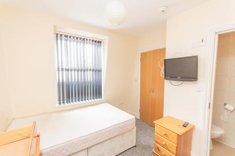 Studio to rent, 37 Cattedown Studio 13