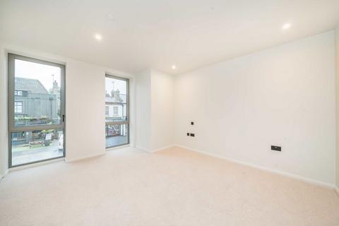 2 bedroom flat to rent, Coombe Road, New Malden KT3