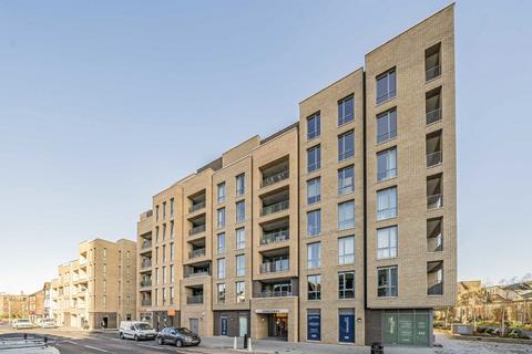 2 bedroom flat to rent, Coombe Road, New Malden KT3