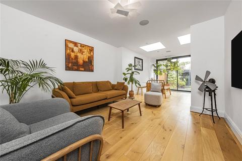 undefined, Ravensbourne Road, East Twickenham