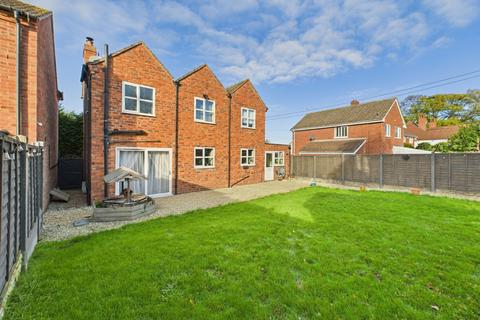 3 bedroom detached house for sale, Worcester Road, Wychbold, WR9