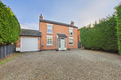 3 bedroom detached house for sale, Worcester Road, Wychbold, WR9