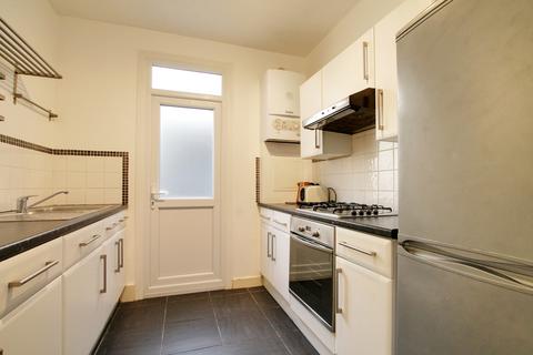2 bedroom flat to rent, Winns Terrace, Walthamstow, London, E17