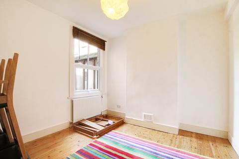 2 bedroom flat to rent, Winns Terrace, Walthamstow, London, E17
