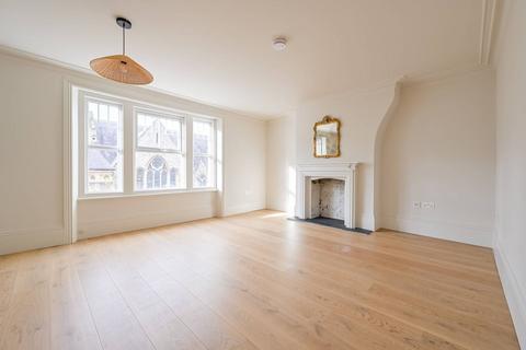 undefined, N8, Crouch End, London, N8