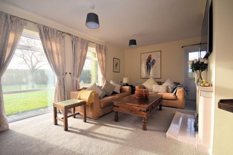 3 bedroom detached bungalow for sale, Risborough Road, Aylesbury HP22