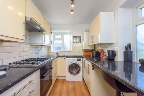 2 bedroom flat to rent, Seafield Road, Arnos Grove, London, N11