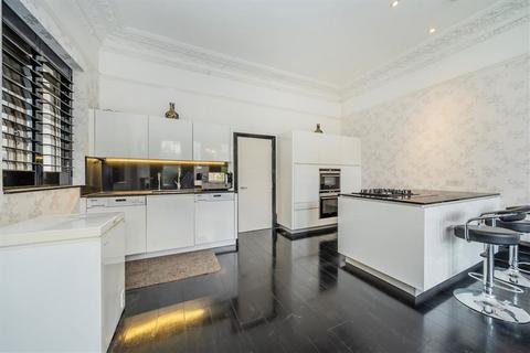 2 bedroom flat for sale, Warwick Road, London SW5