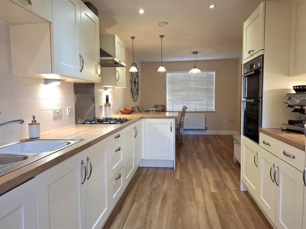 KITCHEN1.jpg