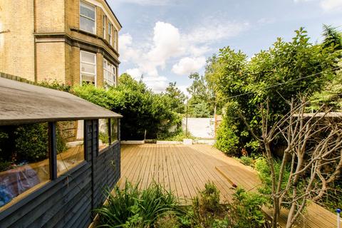 3 bedroom flat to rent, Atwater Close, Brixton, London, SW2