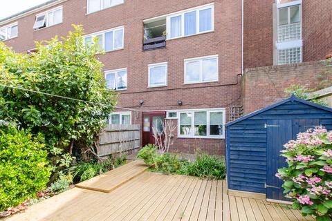 3 bedroom flat to rent, Atwater Close, Brixton, London, SW2