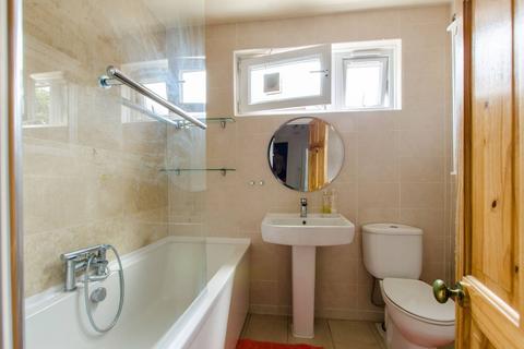 3 bedroom flat to rent, Atwater Close, Brixton, London, SW2
