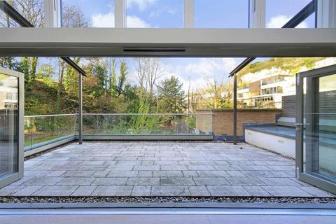 4 bedroom end of terrace house for sale, Chantry Quarry, Guildford