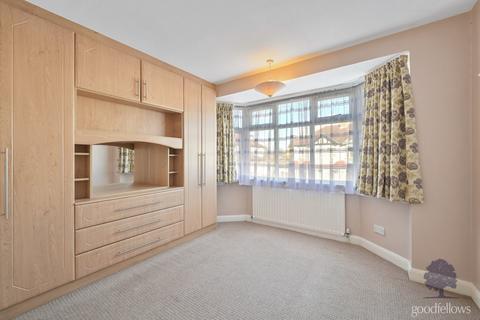 3 bedroom semi-detached house to rent, Stonecot Close, Sutton SM3