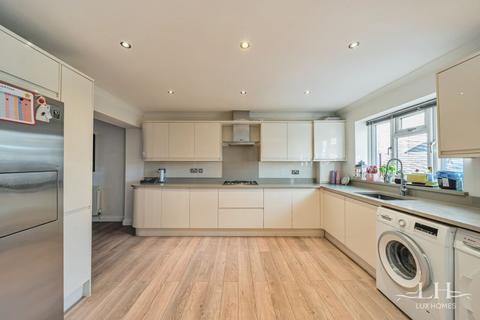 3 bedroom end of terrace house for sale, Brian Road, Romford