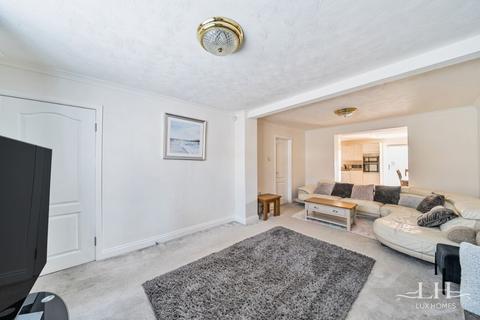 3 bedroom end of terrace house for sale, Brian Road, Romford