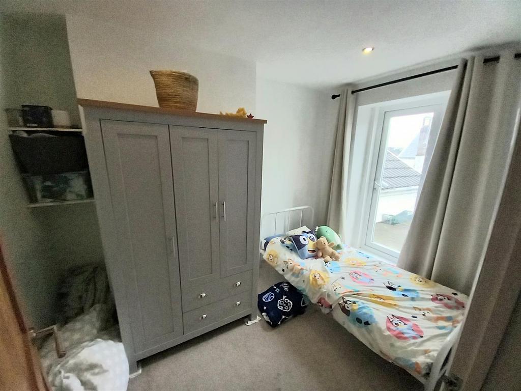 21 Geneva Bed 2.jpg