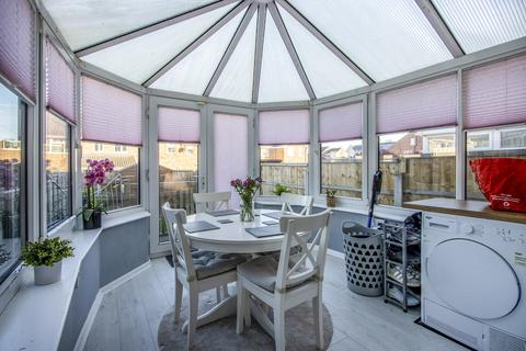 2 bedroom end of terrace house for sale, Crayford Drive, Wakefield WF4