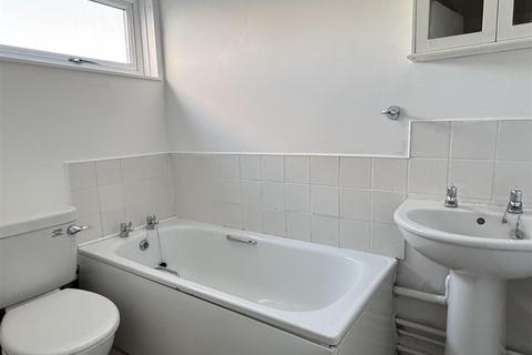 1 bedroom flat for sale, Thornpark Road, St. Austell