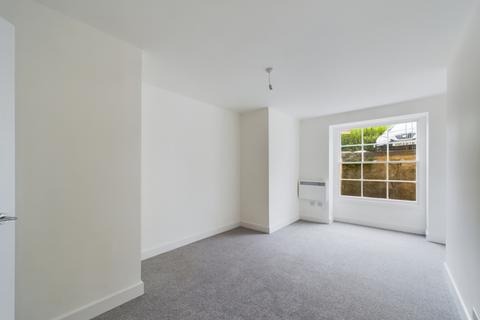 2 bedroom flat to rent, Lansdown Crescent, Cheltenham, GL50