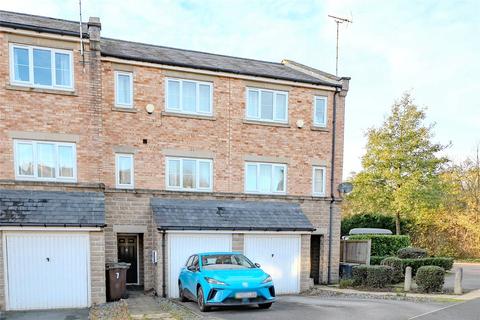 4 bedroom townhouse for sale, Baxendale Drive, Leeds, West Yorkshire