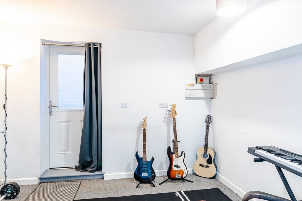 Familyroom1