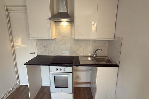 2 bedroom flat to rent, Goose Street , Beckington , Frome
