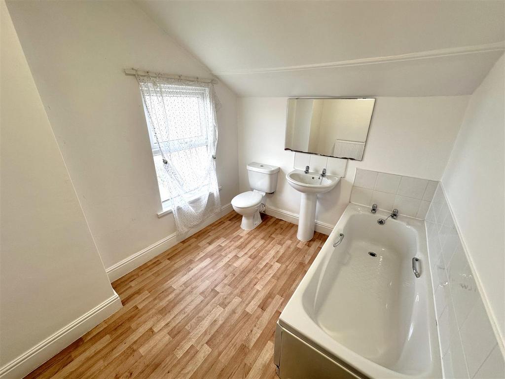 First Floor Bathroom 561