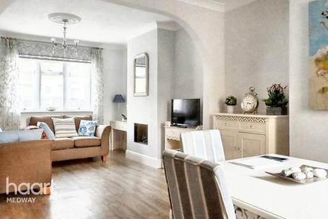 2 bedroom terraced house for sale, Saxton Street, Gillingham