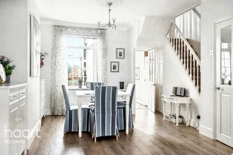 2 bedroom terraced house for sale, Saxton Street, Gillingham