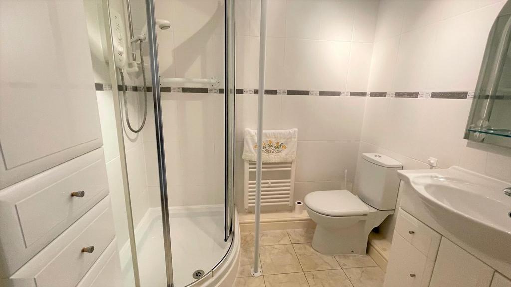 Modern tiled 3 piece shower room