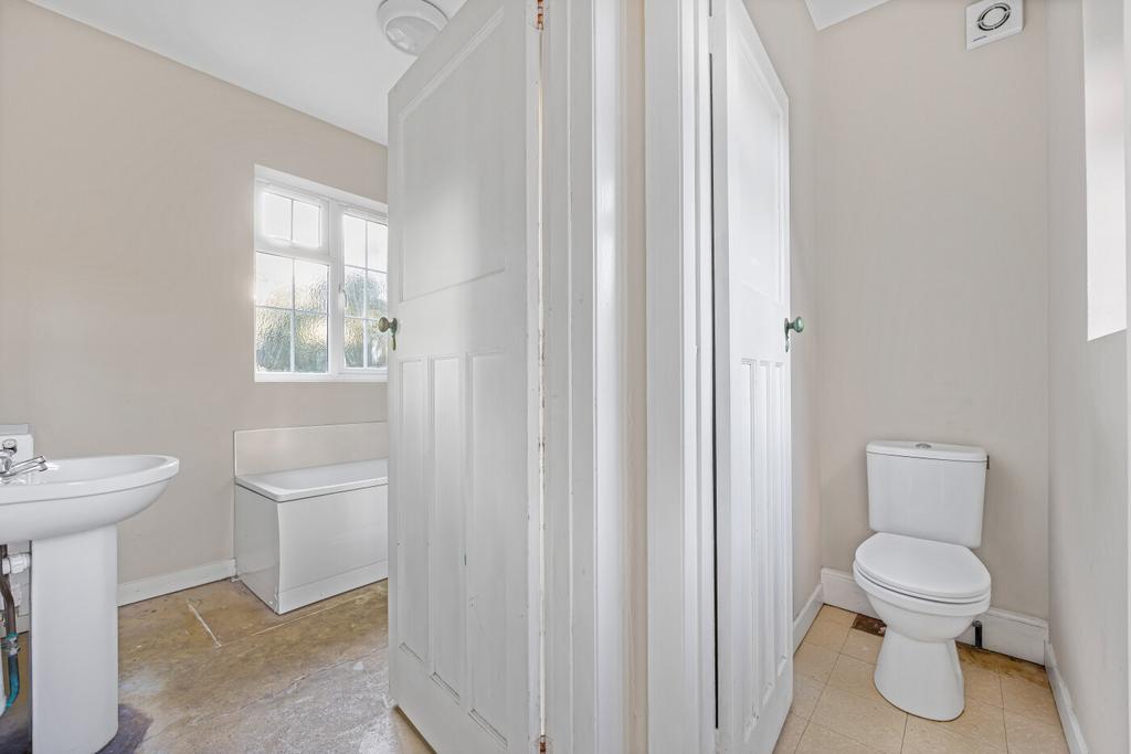 Bathroom/cloakroom wc