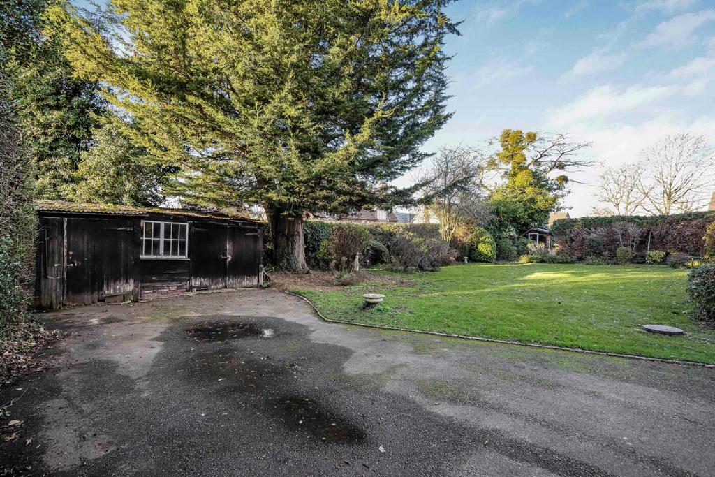 Driveway/garage workshop