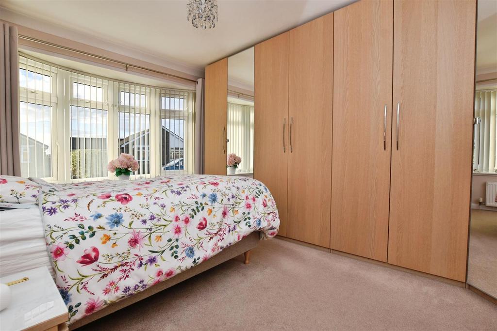 Bed 1 Wardrobes