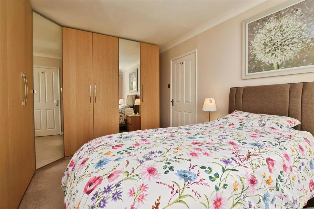 Cea32338-bed 201 20bb.JPG
