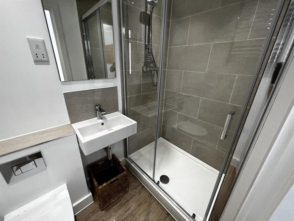 Example en-suite (4).JPEG
