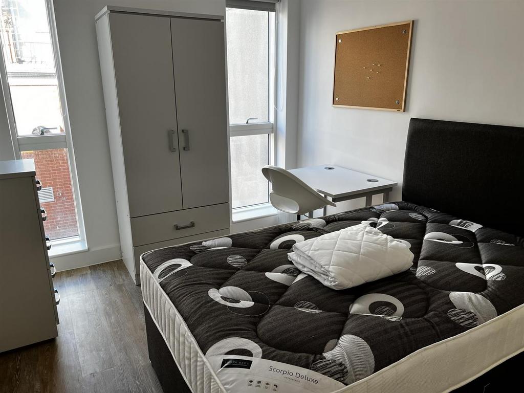 Bedroom (2).JPEG