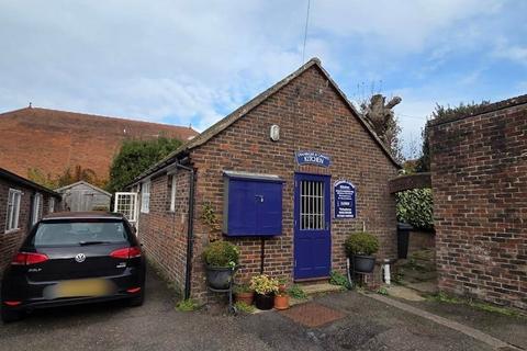 Restaurant to rent, 1 Kerridges Yard, George St Hailsham BN27 1AE