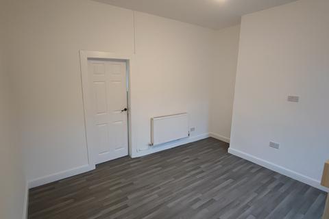 3 bedroom terraced house to rent, Coalshaw Green Road, Chadderton, OL9