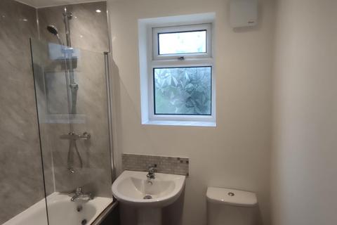 3 bedroom terraced house to rent, Coalshaw Green Road, Chadderton, OL9