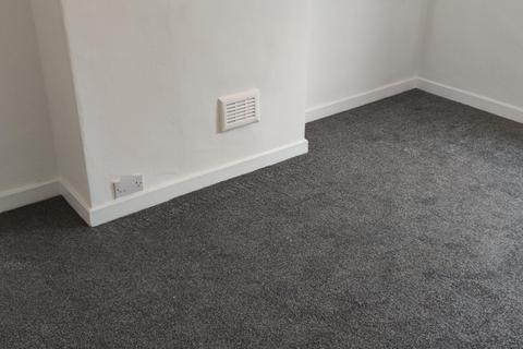 3 bedroom terraced house to rent, Coalshaw Green Road, Chadderton, OL9