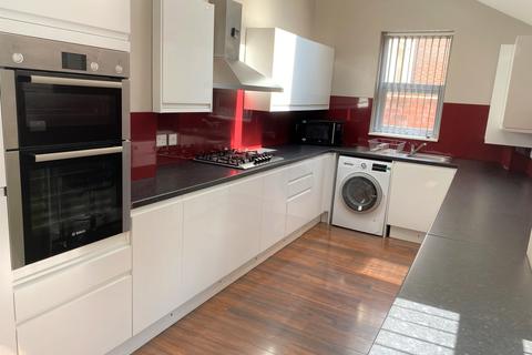 5 bedroom end of terrace house to rent, Church Grove, Nottingham, Nottinghamshire, NG7
