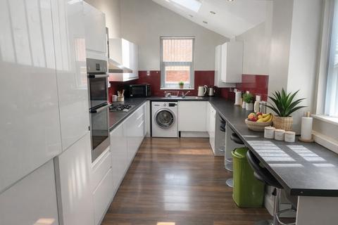 5 bedroom end of terrace house to rent, Church Grove, Nottingham, Nottinghamshire, NG7