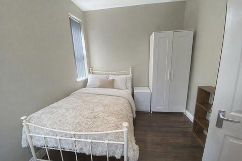 5 bedroom end of terrace house to rent, Church Grove, Nottingham, Nottinghamshire, NG7